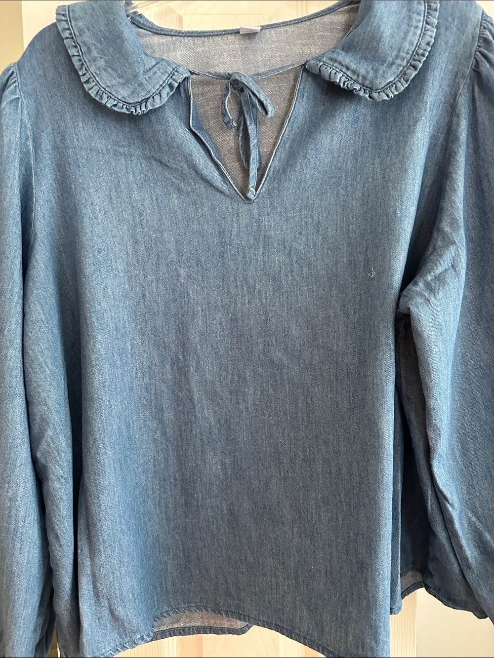 Old Navy Light Blue Denim Tie-Neck Ruffle Collar Tunic XL tiny flaw